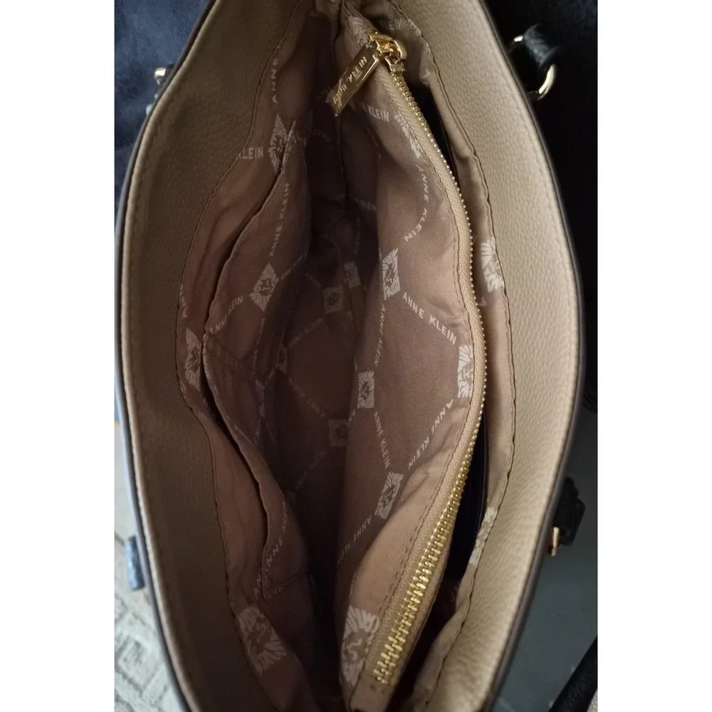 NWOT Anne Klein Handbag with‎ Keychain and Eyeglass case